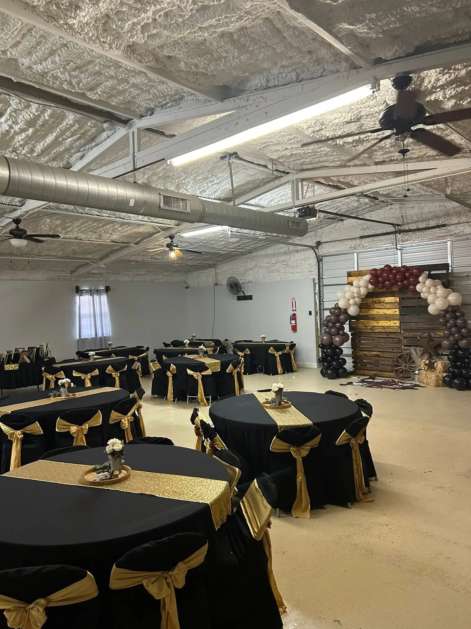 Salón de Rancho 3 Palomas preparado para una celebración